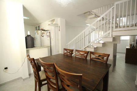 Casa de condomínio à venda com 150m², 3 quartos e 1 vagaSala