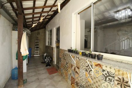 Casa de condomínio à venda com 150m², 3 quartos e 1 vagaFundos da casa
