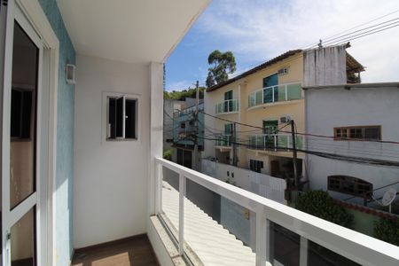 Casa de condomínio à venda com 150m², 3 quartos e 1 vagaSuíte - Varanda
