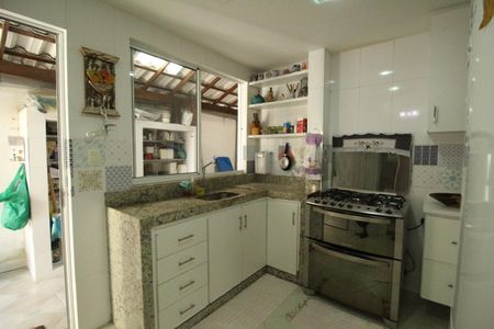 Casa de condomínio à venda com 150m², 3 quartos e 1 vagaCozinha