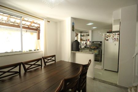 Casa de condomínio à venda com 150m², 3 quartos e 1 vagaSala