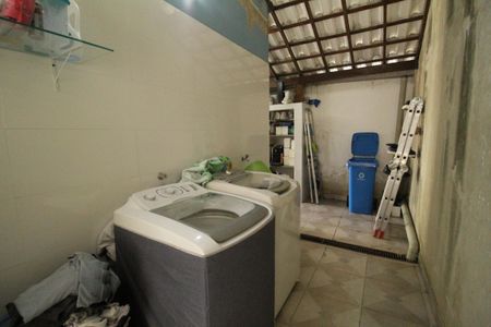 Casa de condomínio à venda com 150m², 3 quartos e 1 vagaÁrea de serviço