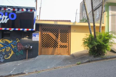 Casa à venda com 235m², 2 quartos e 1 vaga Casa à venda com 235m², 2 quartos e 1 vagaFachada