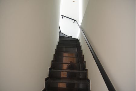 Casa para alugar com 130m², 3 quartos e 4 vagasEscada