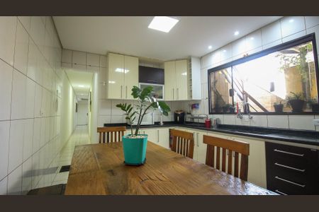 Casa para alugar com 300m², 4 quartos e 2 vagasCozinha  ( Casa 2)