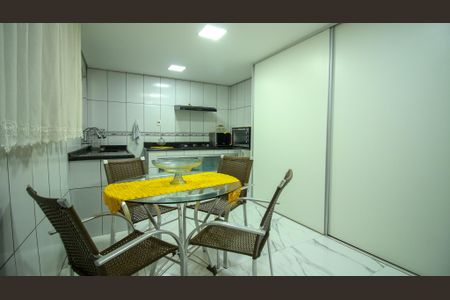 Casa para alugar com 300m², 4 quartos e 2 vagasCozinha  ( Casa 1)