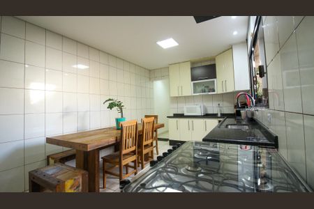 Casa para alugar com 300m², 4 quartos e 2 vagasCozinha  ( Casa 2)