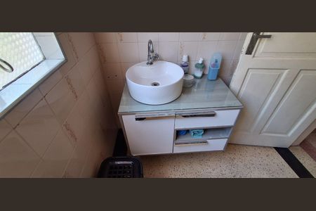 Casa à venda com 400m², 2 quartos e 2 vagasBanheiro Social