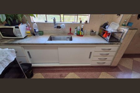 Casa à venda com 400m², 2 quartos e 2 vagasCozinha