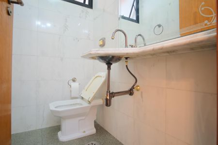 Apartamento para alugar com 200m², 4 quartos e 3 vagasLavabo