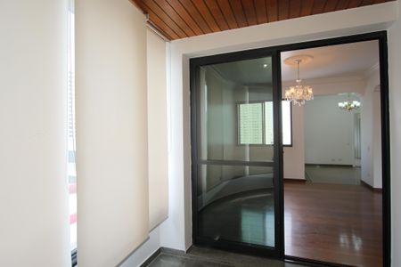 Apartamento para alugar com 200m², 4 quartos e 3 vagasVaranda