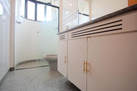Apartamento para alugar com 200m², 4 quartos e 3 vagasBanheiro Social