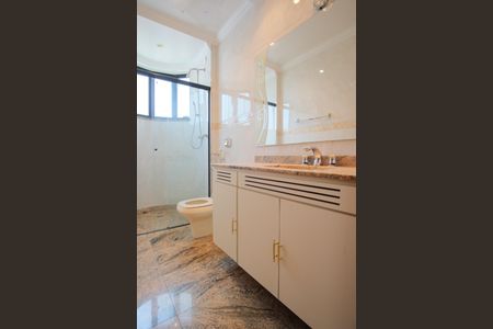 Apartamento para alugar com 200m², 4 quartos e 3 vagasBanheiro da Suíte 2