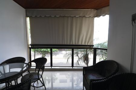 Apartamento para alugar com 100m², 3 quartos e 1 vagaVaranda