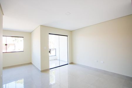 Casa para alugar com 130m², 3 quartos e 4 vagas Casa para alugar com 130m², 3 quartos e 4 vagasSala