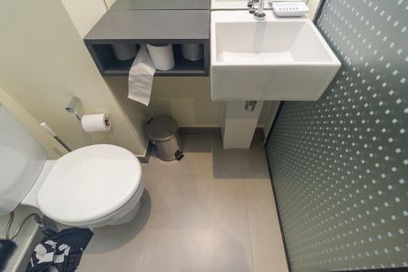 Studio para alugar com 10m², 1 quarto e sem vaga Studio para alugar com 10m², 1 quarto e sem vagaBanheiro