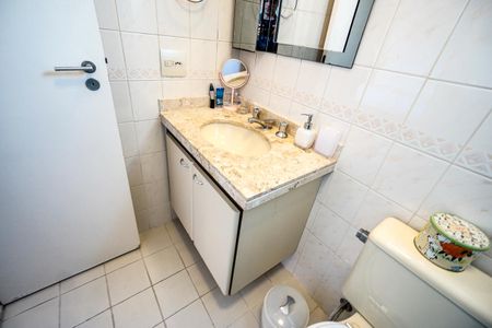 Apartamento à venda com 125m², 4 quartos e 3 vagasBanheiro da suíte 01