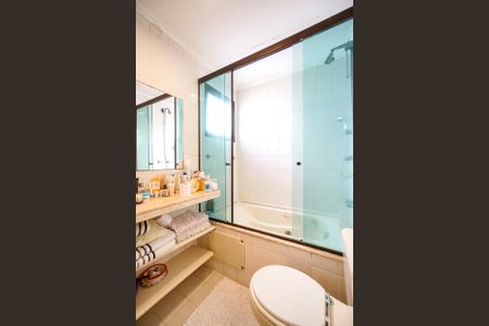 Apartamento à venda com 125m², 4 quartos e 3 vagasBanheiro da suíte 02