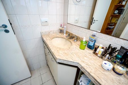 Apartamento à venda com 125m², 4 quartos e 3 vagasBanheiro da suíte 02