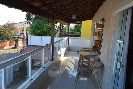 Casa à venda com 493m², 5 quartos e 1 vaga Casa à venda com 493m², 5 quartos e 1 vagaVaranda