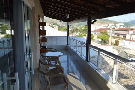 Casa à venda com 493m², 5 quartos e 1 vaga Casa à venda com 493m², 5 quartos e 1 vagaVaranda