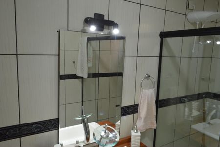 Casa à venda com 493m², 5 quartos e 1 vaga Casa à venda com 493m², 5 quartos e 1 vagaBanheiro 1