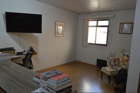 Casa à venda com 493m², 5 quartos e 1 vaga Casa à venda com 493m², 5 quartos e 1 vagaEscritório - Casa 2