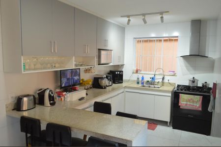 Casa à venda com 493m², 5 quartos e 1 vaga Casa à venda com 493m², 5 quartos e 1 vagaCozinha