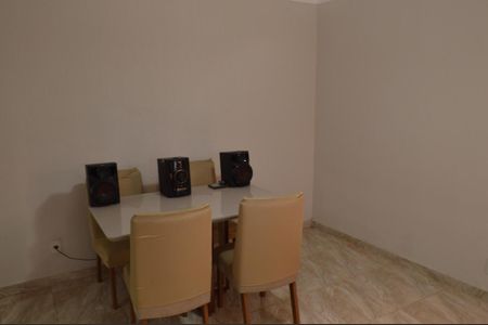 Casa à venda com 493m², 5 quartos e 1 vaga Casa à venda com 493m², 5 quartos e 1 vagaSala - Casa 2