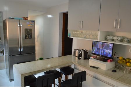 Casa à venda com 493m², 5 quartos e 1 vaga Casa à venda com 493m², 5 quartos e 1 vagaCozinha