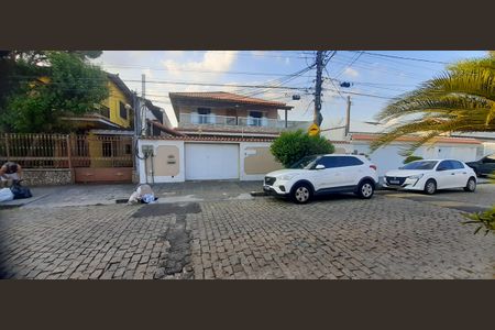 Casa à venda com 493m², 5 quartos e 1 vaga Casa à venda com 493m², 5 quartos e 1 vagaFachada