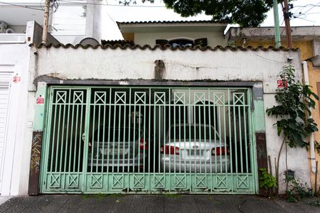 Casa à venda com 350m², 2 quartos e 3 vagas Casa à venda com 350m², 2 quartos e 3 vagasFachada