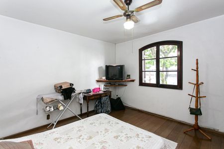 Casa à venda com 350m², 2 quartos e 3 vagas Casa à venda com 350m², 2 quartos e 3 vagasSuíte