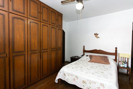 Casa à venda com 350m², 2 quartos e 3 vagas Casa à venda com 350m², 2 quartos e 3 vagasSuíte