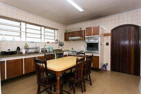 Casa à venda com 350m², 2 quartos e 3 vagas Casa à venda com 350m², 2 quartos e 3 vagasCozinha