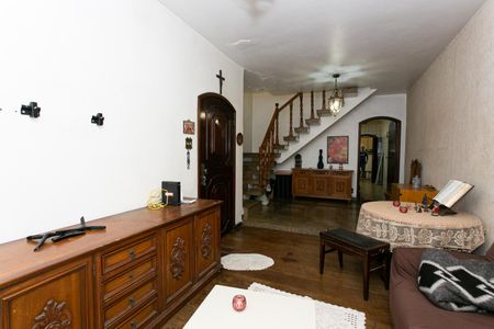 Casa à venda com 350m², 2 quartos e 3 vagas Casa à venda com 350m², 2 quartos e 3 vagasSala