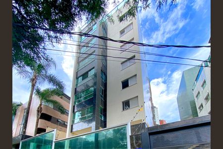 Apartamento à venda com 120m², 4 quartos e 2 vagasFachada