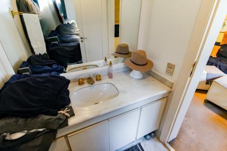 Apartamento à venda com 300m², 4 quartos e 4 vagasBanheiro da Suíte 4