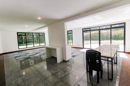 Apartamento à venda com 300m², 4 quartos e 4 vagasÁrea comum - Salão de festas