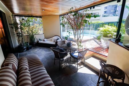 Apartamento à venda com 300m², 4 quartos e 4 vagasVaranda 