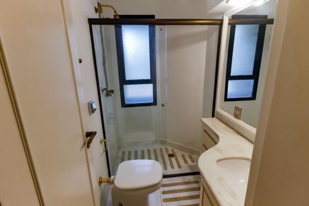 Apartamento à venda com 300m², 4 quartos e 4 vagasBanheiro da Suíte 2 