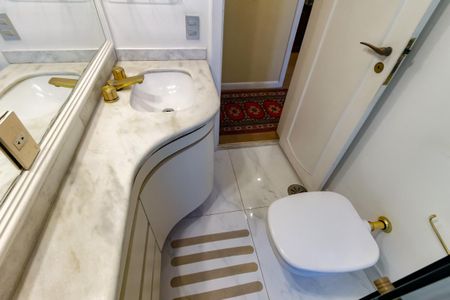 Apartamento à venda com 300m², 4 quartos e 4 vagasBanheiro da Suíte 2 