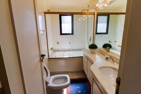 Apartamento à venda com 300m², 4 quartos e 4 vagasBanheiro da Suíte 1