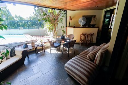 Apartamento à venda com 300m², 4 quartos e 4 vagasVaranda 