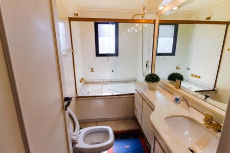 Apartamento à venda com 300m², 4 quartos e 4 vagasBanheiro da Suíte 1