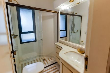 Apartamento à venda com 300m², 4 quartos e 4 vagasBanheiro da Suíte 2 