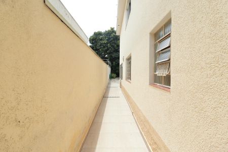 Casa à venda com 181m², 3 quartos e 2 vagasCorredor Lateral