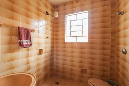 Casa à venda com 181m², 3 quartos e 2 vagasBanheiro 1