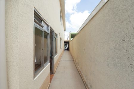 Casa à venda com 181m², 3 quartos e 2 vagasCorredor Lateral