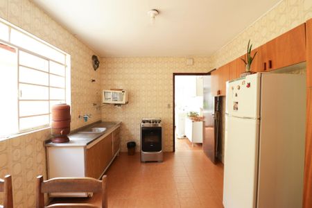 Casa à venda com 181m², 3 quartos e 2 vagasCozinha